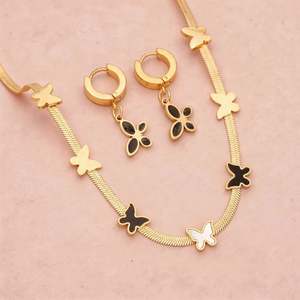 Nouveau Collier, Boucles d'oreilles et Bracelet Papillon en Acier Inoxydable Noir et Blanc à Chaîne Plate – Bijoux Tendance - Product Image 1