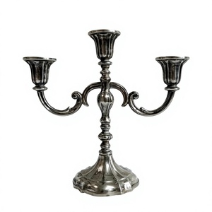 Candelabro Decorativo Artesanal de 3 Brazos, Centro de Mesa Metálico a Precio Económico, Portavelas Moderno - Product Image 1