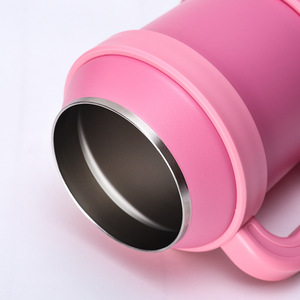Grand gobelet isotherme en forme de baril de bière de 1500 ml + 140 ml avec poignée, livré avec un petit gobelet et une paille assortis - Product Image 5