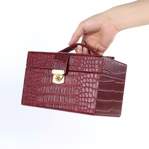 Estuche Organizador de Joyas de Viaje Rojo Vintage, Caja de Almacenamiento de Joyas de Cuero PU Grande de Lujo con Espejo y Cierre con Llave - Product Image 2