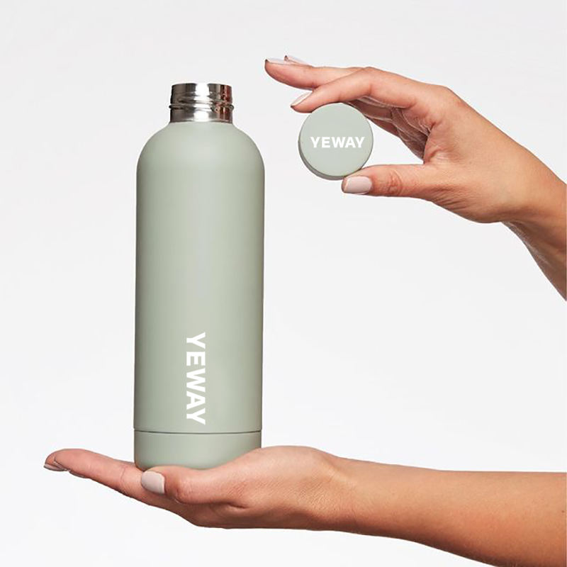 สีเขียวอ่อน