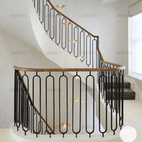 Escalier en L moderne et élégant Dongyu pour villa et hôtel, avec garde-corps en verre durable et résistant à l'eau