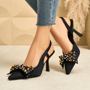Xuanhui Eleganti Scarpe Nere con Borchie e Fiocco, Tacchi a Spillo da 8 cm, Punta Affusolata, Stile Punk Rock <span class=keywords><strong>per</strong></span> Feste e Cerimonie - Product Image 3