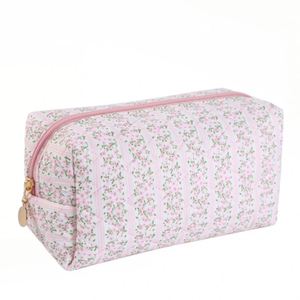 Wholesale <b>Large</b> Capacity Portable Cosmetic Vintage Floral Makeup Pouch Organizer Zipper Toiletry Bag - Product Image 2