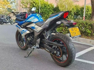 <span class=keywords><strong>Moto</strong></span> <span class=keywords><strong>sportive</strong></span> <span class=keywords><strong>Suzuki</strong></span> GSX250R d'occasion, 250 cm³, bicylindre en parallèle, refroidissement liquide et conviviale pour les débutants - Product Image 6