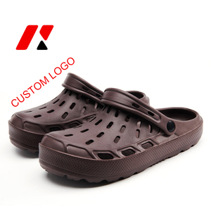 Vente en gros Sandales d'été classiques avec logo personnalisé pour hommes et femmes Sandales à semelle épaisse antidérapante Sandales de plage Chaussures sabots EVA - Product Image 1