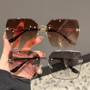Lunettes de soleil carrées sans monture tendance de luxe pour femmes designer de marque <span class=keywords><strong>dégradé</strong></span> à bords coupés pour dames - Product Image 1