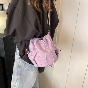 复古波西米亚女士单肩尼龙桶包户外运动休闲时尚多功能斜挎包四季 - Product Image 2