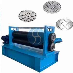 Özelleştirilmiş Metal kabartma makinesi çelik kapı kabartma makinesi kontrol plakası kabartma soğuk rulo biçimlendirme makinesi