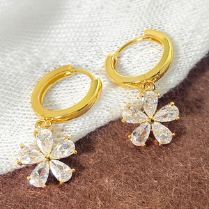 Pendientes de Aro Modernos de Plata Italiana 925 con Baño de Oro 18K y Circonitas para Niños, Diseños Florales Impermeables, Regalo Fino para Fiestas, Venta al por Mayor - Product Image 5