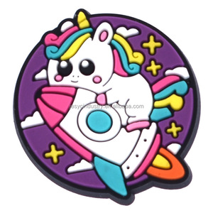 Vente en gros de chaussures <span class=keywords><strong>licorne</strong></span> breloque Promotion cadeau souvenirs mignons enfants filles <span class=keywords><strong>licorne</strong></span> accessoire de décoration de chaussures sabot en caoutchouc breloques de chaussures - Product Image 6