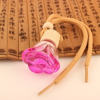 Diffuseur d'huile essentielle de parfum de voiture suspendu en forme de rose de 6ml bouteille en verre d'aromathérapie bouteille de désodorisant de voiture avec couvercle en bois