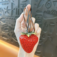 Porte-clés fraise en résine, pendentif de sac, décoration mignonne, porte-clés fraise exquis, cadeaux