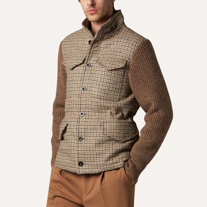 Giacca-camicia ibrida da uomo <span class=keywords><strong>in</strong></span> maglia con motivo pied-de-poule, colore marrone e beige, con colletto a punta e chiusura a bottoni. - Product Image 1