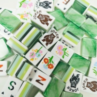 Stock Disponible – Luxe – Jeu 4 Joueurs – Tuiles de Mahjong Américain en Acrylique Bleu Gravées sur Mesure pour Fêtes de Famille