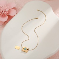 Collar Personalizado Estilo Sobre, Acero Inoxidable con Baño PVD en Oro o Plata, para Grabado de Nombre y Fecha, para Parejas