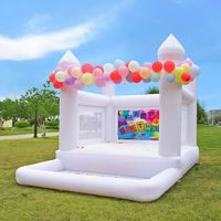 Château de maison de rebond blanc avec maison de rebond gonflable de ventilateur pour la photographie d'affaires de douche de bébé d'anniversaire