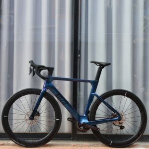 Vélo de route en carbone KOZO Aero 24 vitesses 105 R7120 T800, frein à disque hydraulique, CE SuperLightBicycle - Product Image 1