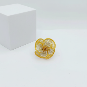Colgante de Flor Bicolor en Oro con Diseño Intrincado de Filigrana, Joyería Artesanal de Oro de 22K para Mujer, Elegante y Floral - Product Image 2