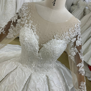 ชุดแต่งงานแขนยาวทรงเอ ลูกไม้ปักลาย คอวี ผ้าซาติน ชุดเจ้าสาว Lsbh29 - Product Image 3