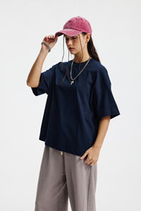 Camiseta de alta calidad, personalizada, extragrande, de algodón de 275 g/m², corte cuadrado, estampado DTG, de peso pesado y longitud corta para hombre. - Product Image 2