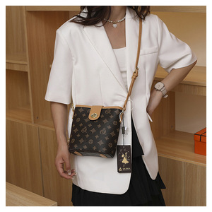 Bolso de mano personalizado para mujer, bandolera de cuero Pu, bolso de hombro pequeño para mujer, para oficina e informal - Product Image 3