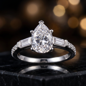 Bague de Fiançailles et de Promesse pour Femme en Argent S925 Plaqué Rhodium avec Moissanite Taille Poire 1,5 carat et Sertissage Pavé, Certifiée GRA - Product Image 5