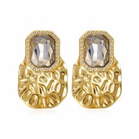 Boucles d'oreilles géométriques surdimensionnées martelées irrégulières Gaovo en acier inoxydable résistant au ternissement avec zircone cubique, bijoux de mode pour femmes
