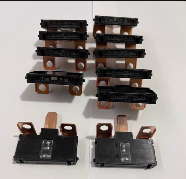 Automotive Battery Main Fuse Multi Block Fuse Fusible Link 100A 70A 120A 70A Dual Circuit Main Fuse