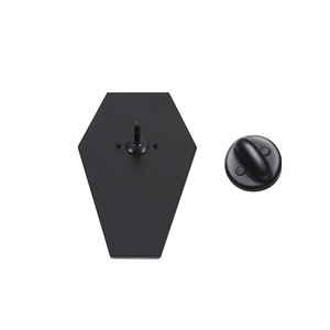 Broche en émail en forme de cercueil squelette, rétro, noir et blanc, sourire de la mort, squelette <span class=keywords><strong>d</strong></span>'<span class=keywords><strong>horreur</strong></span>, broche pour vêtements, badge en métal punk, cadeau, bijoux - Product Image 3