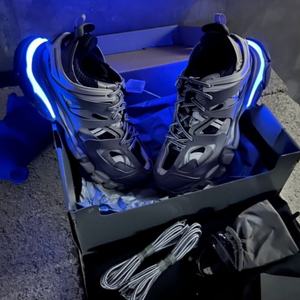 Zapatillas Deportivas de Alta Calidad con Luces, Modelo Track 3.0, de Cuero Genuino, Transpirables, para Correr al Aire Libre - Product Image 2