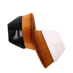 2020 Nouveautés Rose Polygone De Maquillage Professionnel <span class=keywords><strong>Kabuki</strong></span> Fondation <span class=keywords><strong>Plat</strong></span> Brosse Étiquette Privée Valentine - Product Image 4