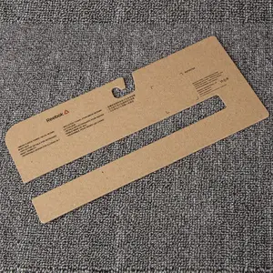 Logo personalizzato campioni di tessuto tessile riciclato campione di cartone Display carta Kraft appendiabiti Tag intestazione carte per sciarpa