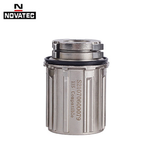 Buje de bicicleta Novatec Freehub 32H con eje pasante, rodamientos sellados, montaje de disco, espaciado de brida de 65 mm - Product Image 2