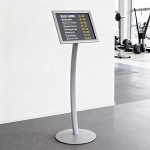Espositore di Alta Gamma con Stelo Curvo Scultoreo e Pannello Frontale Completamente Regolabile per Spazi Interni - Product Image 1
