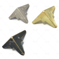 XIAOFEI Boîte triangulaire miniature en métal antique Protection d'angle Accessoires décoratifs