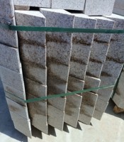 Bordure en granit blanc naturel martelé pour pavage de parcs et de places modernes - Durable et écologique