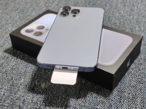 Téléphones d'occasion en gros <span class=keywords><strong>7</strong></span> 8 Plus X XR XS XS Max 11 12 13 14 Pro Max 128/256 Go 2e génération d'origine débloqués avec <span class=keywords><strong>batterie</strong></span> et écran OEM modifiés - Product Image 2