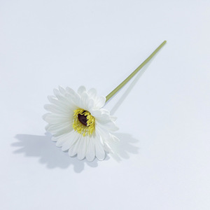 Gerbera artificielle à tige unique de 30 cm, blanche, haute simulation, pour décorations de mariage et de maison - Product Image 5