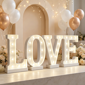 Grandes lettres LED lumineuses personnalisables pour Noël 2026, scène de fête, alphabet 3D, grandes lettres décoratives, cœur, lettres marquee, support pour lettres d'amour - Product Image 1