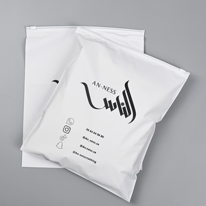 Hot bán nhà máy bán buôn nhỏ moq Matte Đen <span class=keywords><strong>Ziplock</strong></span> túi màu đen Frosted quần áo nhựa dây kéo túi cho quần áo - Product Image 6