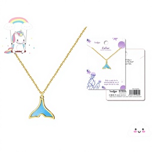 Collana Nina in Acciaio Color Oro, Elegante Collana con Ciondolo Raffinato - Product Image 1