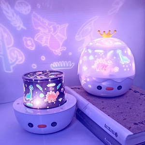 Proyector de Cielo Estrellado de Plástico con Ocho Canciones, Control Remoto, Rotación, Recargable, Lámpara de Atmósfera Nocturna para Dormitorio - Product Image 1