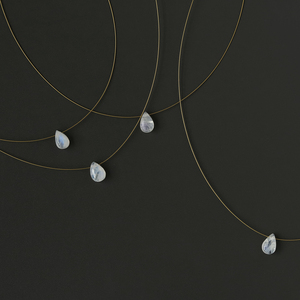 Natural moonstone blue rainbow sheen pietre colorate ciondolo a goccia d'acqua collana fine in acciaio inossidabile con filo d'oro 18 carati per ragazze - Product Image 4