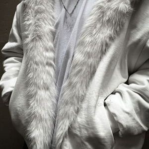 Felpa con Cappuccio e Zip Personalizzata dal Produttore, Reversibile a Doppio Strato con Pelliccia, Giacca Soffice Cropped dalla Vestibilità Boxy - Product Image 5