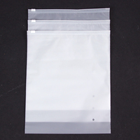 Logo imprimé refermable Poly Pe vêtements T-shirts sac emballage en plastique à fermeture éclair givré personnalisé sac à fermeture éclair pour vêtements