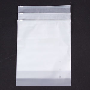 Logotipo impreso Resellable Poly <span class=keywords><strong>Pe</strong></span> Ropa Camisetas Bolsa Cremallera esmerilada personalizada Embalaje de plástico Bolsa con cierre de cremallera para ropa - Product Image 4