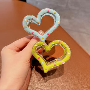 Pince à cheveux croix d'amour colorée effet goutte d'huile, en acrylique, assortie aux couleurs, pinces requin pour femmes, accessoires capillaires - Product Image 3