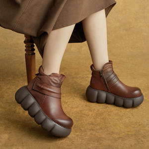 Bottes en Coton Polaire pour Femme, Nouvelles Bottes Martin Confortables en Cuir Véritable Vintage à Bout Rond Large, Fermeture Éclair Latérale, Plateforme et Talon Compensé pour l'Hiver - Product Image 2