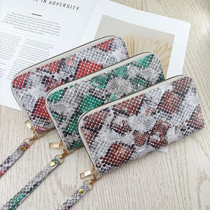 กระเป๋าถือและกระเป๋าสตางค์ผู้หญิงลายงูสีตัดกัน ดีไซน์เฉพาะตัว สไตล์ยุโรปอเมริกัน ใช้งานได้จริง ปี 2026 - Product Image 2